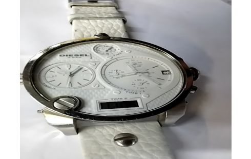MONTRE Diesel blanche
