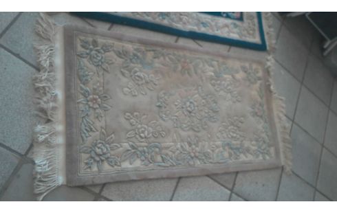 TAPIS FAIT MAIN 130CMS X 70CMS L'UN