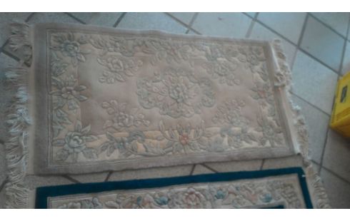 TAPIS FAIT MAIN 130CMS X 70CMS L'UN