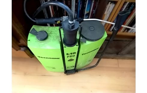 PULVERISATEUR VERT TECNOMA AVEC ACCESSOIRES