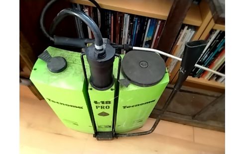 PULVERISATEUR VERT TECNOMA AVEC ACCESSOIRES