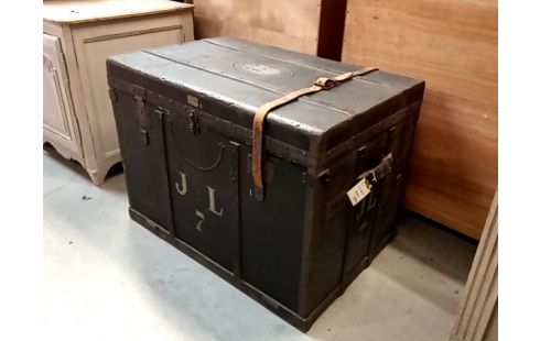 MALLE DE VOYAGE SANGLE EN CUIR ANCIENNE