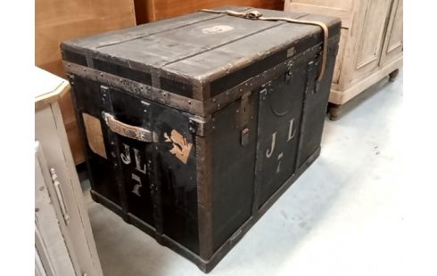 MALLE DE VOYAGE SANGLE EN CUIR ANCIENNE