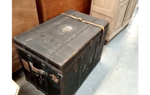 MALLE DE VOYAGE SANGLE EN CUIR ANCIENNE