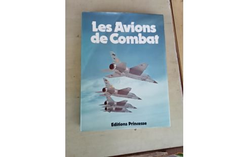 LIVRE AVIONS COMBAT
