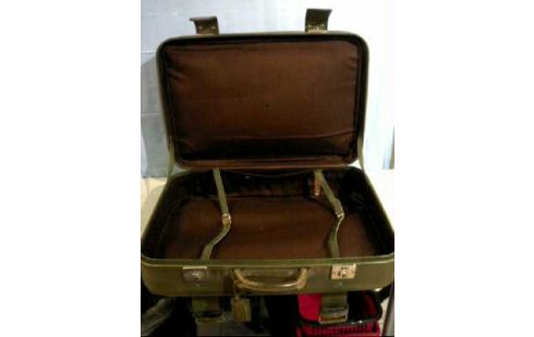 KOFFER GRÜN LEDEROPTIK