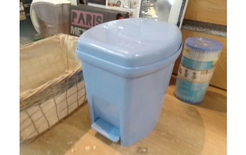 POUBELLE PLASTIQUE BLEU