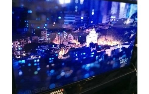 TELEVISEUR SCHNEIDER 81CM / HD / TNT HD AVEC TELECOMMANDE (SANS PIED)