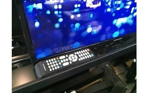 TELEVISEUR SCHNEIDER 81CM / HD / TNT HD AVEC TELECOMMANDE (SANS PIED)