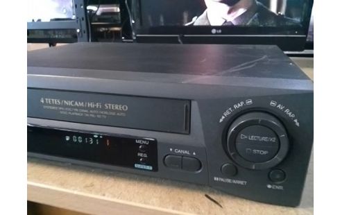 MAGNETOSCOPE SHARP SANS TELECOMMANDE (TEST OKAY)