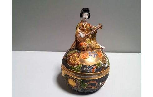 BOITE PORCELAINE SATSUMA DECORS PERLES