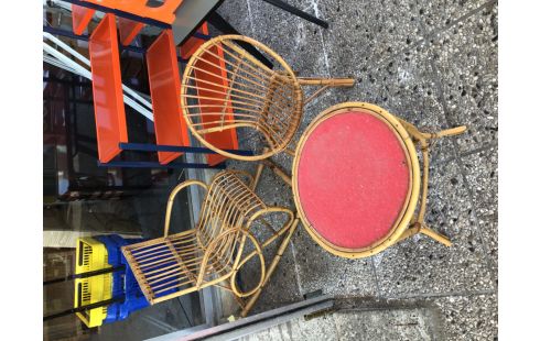 FAUTEUIL ROTIN AVEC CHAISE ET TABLE