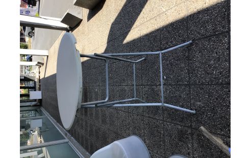 TABLE DE JARDIN MANGE DEBOUT