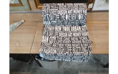 CHAUFFEUSE TISSU NOIR BLANC NEW YORK