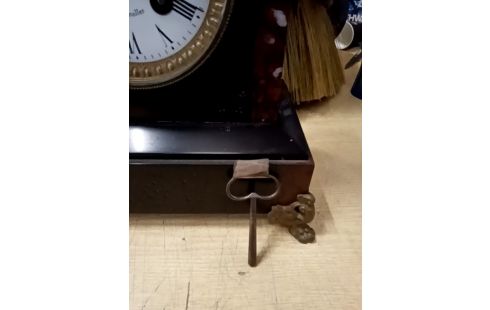 PENDULE MARBRE NIII CLEF OK