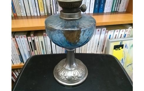 LAMPE A PETROLE VERRE BLEU