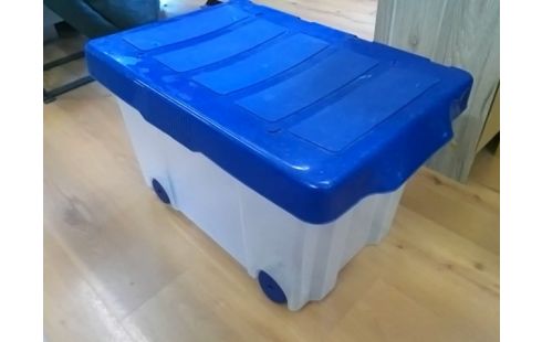 CAISSE SUR ROULETTES AVEC COUVERCLE