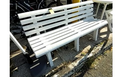 BANC DE JARDIN PLASTIQUE. BLANC