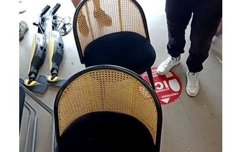 LOT DE 2 CHAISES CANNAGE NOIR