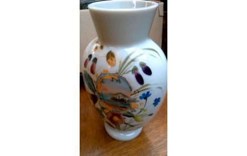 VASE BLANCHE OPALINE FLEUR