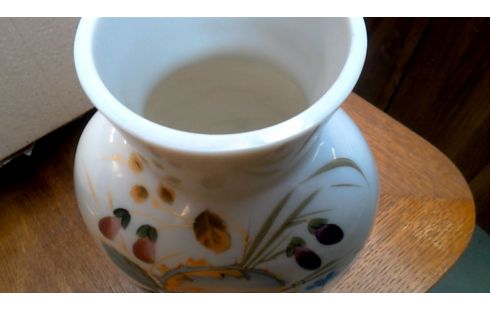 VASE BLANCHE OPALINE FLEUR