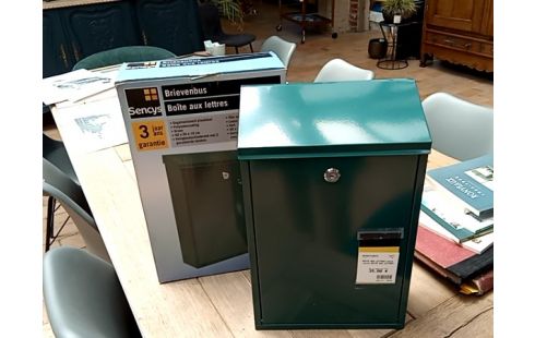 BOITE AUX LETTRES metal verte