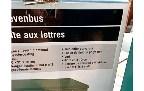 BOITE AUX LETTRES metal verte