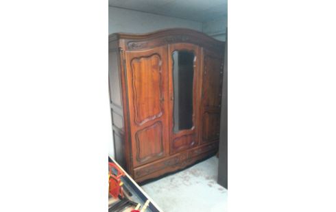 SCHRANK 3 TÜREN NUSSBAUM MASSIV