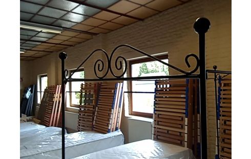 LIT fer forge baldaquin + sommier