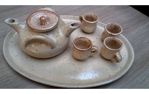 THEESERVIES AARDEWERK