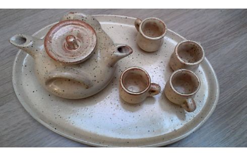 THEESERVIES AARDEWERK