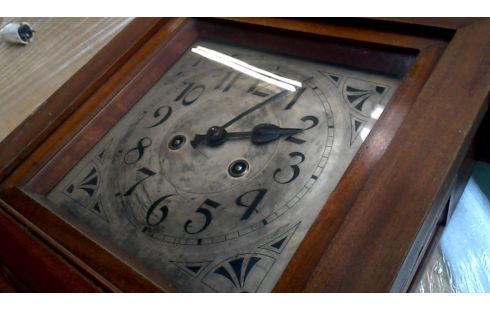 UHR WAND- ART DECO. FACETTIERT EIS