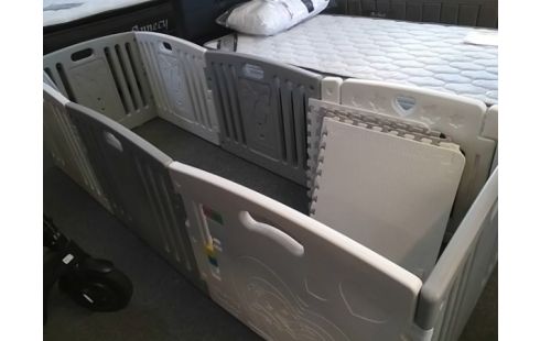 PARC PLIANT AVEC DALLES MOUSSES