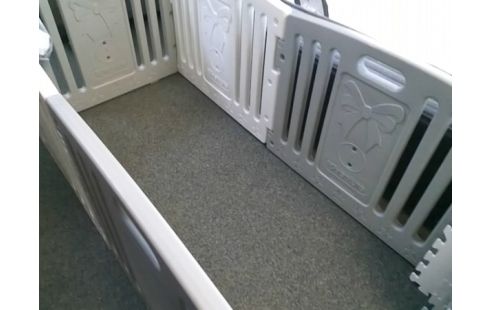 PARC PLIANT AVEC DALLES MOUSSES