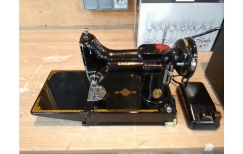 MACHINE A COUDRE SINGER + ACCESSOIRES