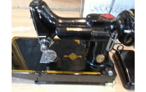 MACHINE A COUDRE SINGER + ACCESSOIRES