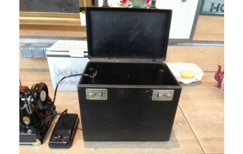 MACHINE A COUDRE SINGER + ACCESSOIRES