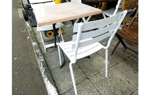 CHAISE Blanche metal