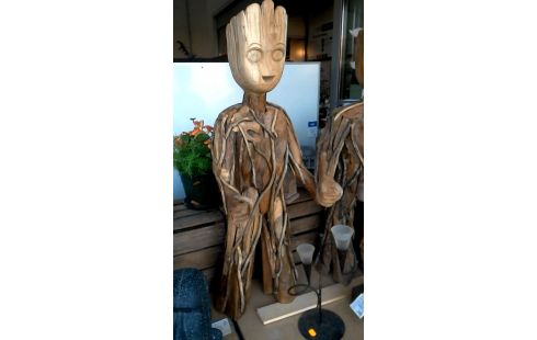 ESTATUA GRANDE TECA LA UNIDAD