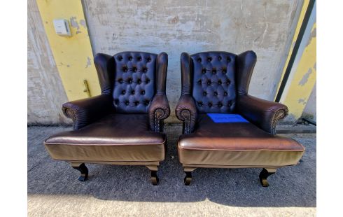 PAIRE DE bergères Chesterfield cuir brun patiné