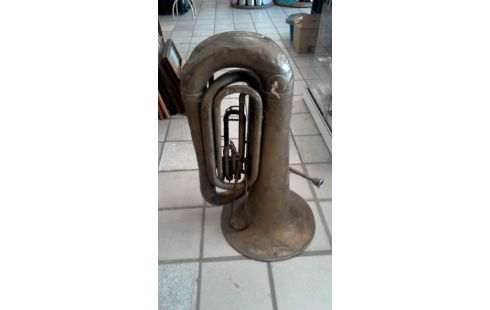 TUBA INSTRUMENT EN L'ETAT