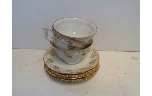 LOT DE 4 TASSES AVEC SOUCOUPES LIMOGES