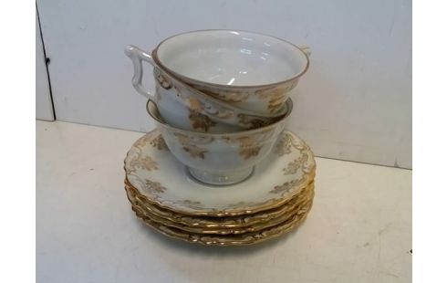 LOT DE 4 TASSES AVEC SOUCOUPES LIMOGES
