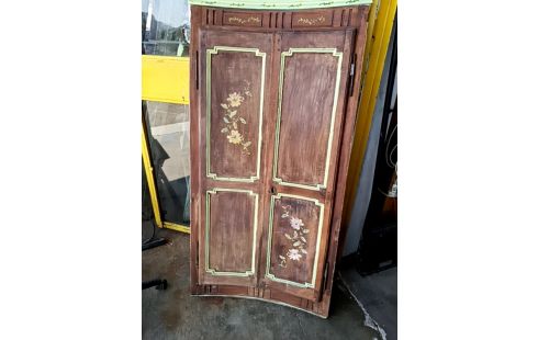 FACADE GALBÉE BOIS PEINTE