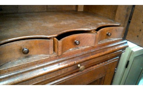 MUEBLE BAJO. ANTIGUO ROBLE ANTIGUO GRANDE MODELADO 4 PUERTAS