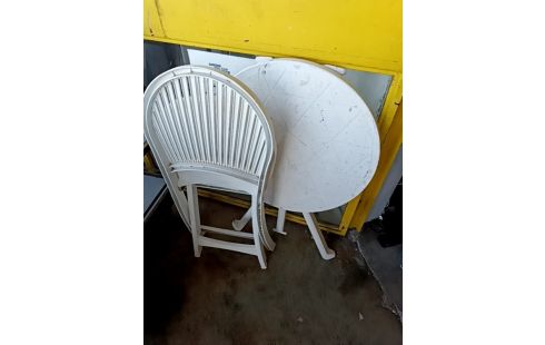 TABLE DE JARDIN RONDE +1 CHAISE