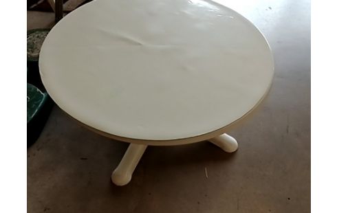 PETITE TABLE RONDE DE JARDIN BLANCHE AVEC NAPPE