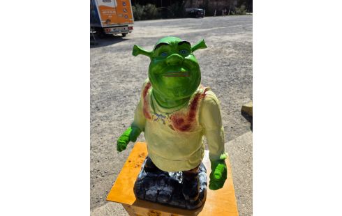 47 STATUE SHREK