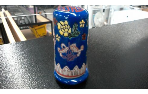 PORTE AIGUILLES PORCELAINE