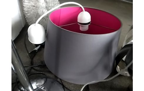 LUSTRE GRIS INTÉRIEUR ROSE